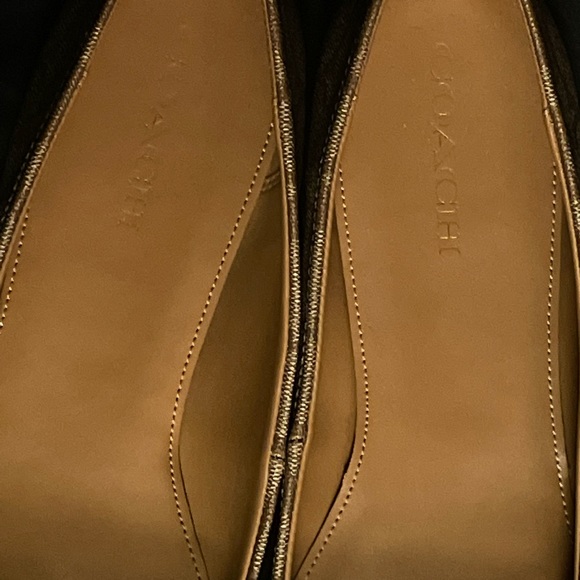 Gently used coach flats. Please not the shoes will be sold w/out the box. - Picture 3 of 5